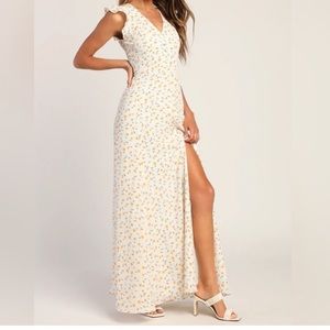 Lulu’s NWT Fresh Picked White Floral Print Open Back Maxi Dress 🌼